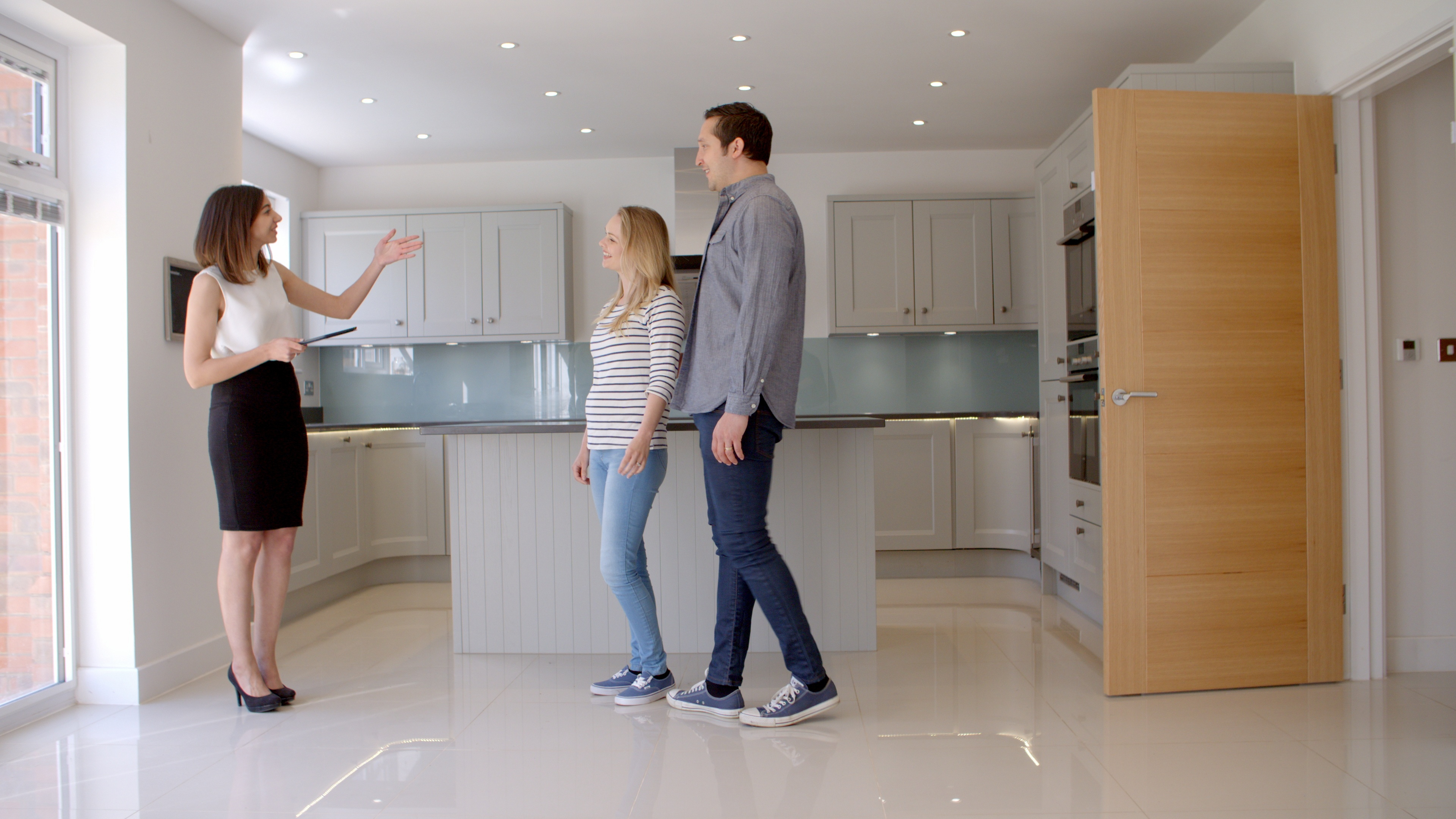 realtor-showing-couple-around-property-for-sale